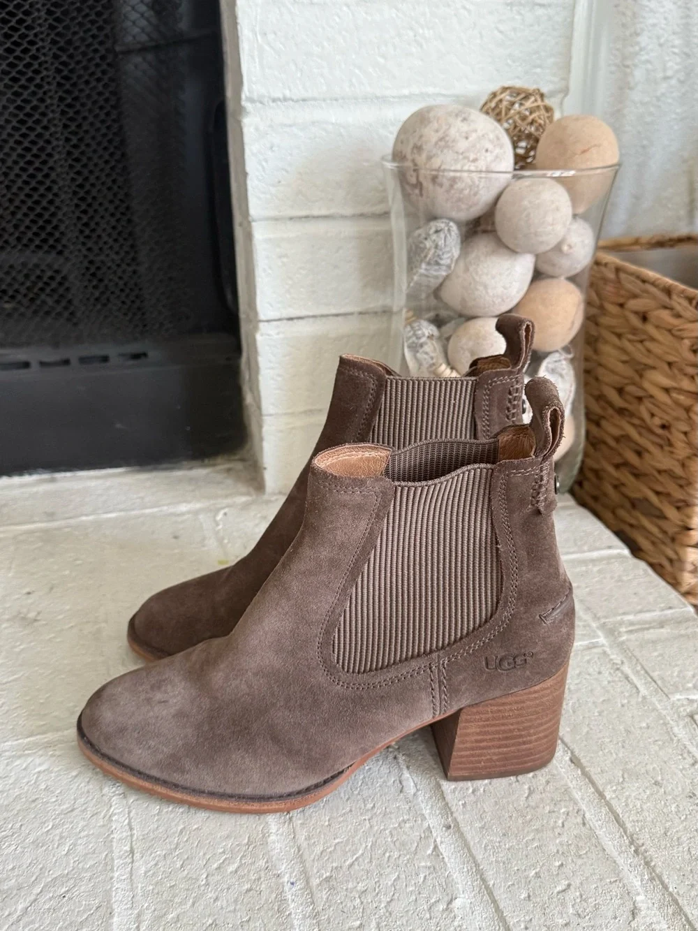 UGG Women’s Brown Suede Chelsea Ankle Boots Block Heel Pull On Size US 7.5 EU 38